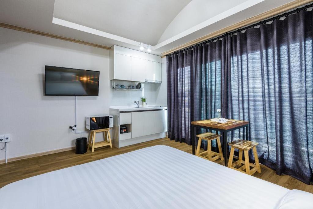 Romance Jeju Pension Екстериор снимка