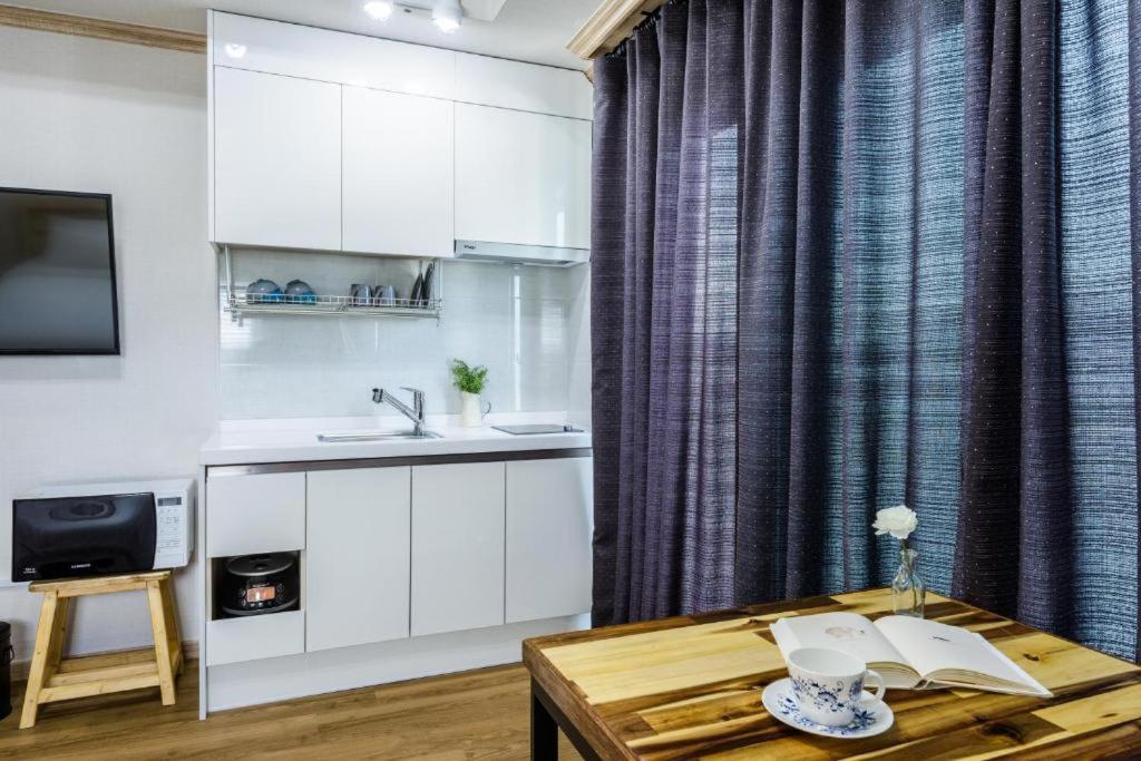 Romance Jeju Pension Екстериор снимка